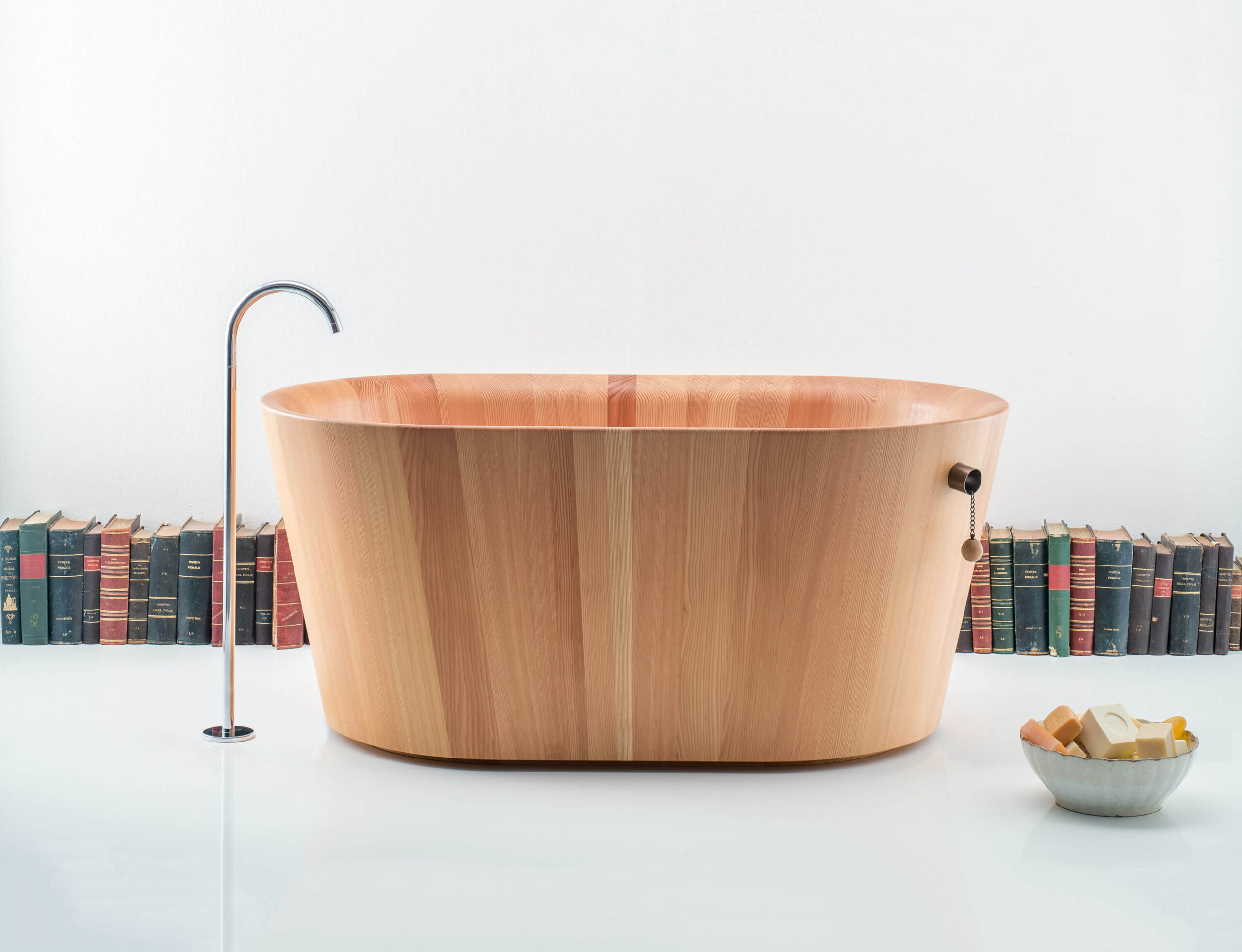 Bồn tắm bằng gỗ cao cấp mẫu mới sang trọng