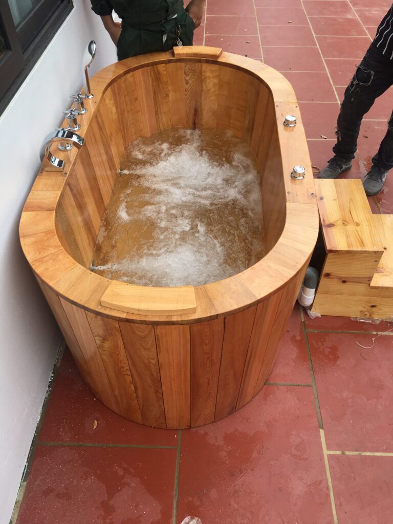 Bồn tắm gỗ sục cao cấp | Trống Chí Mạnh