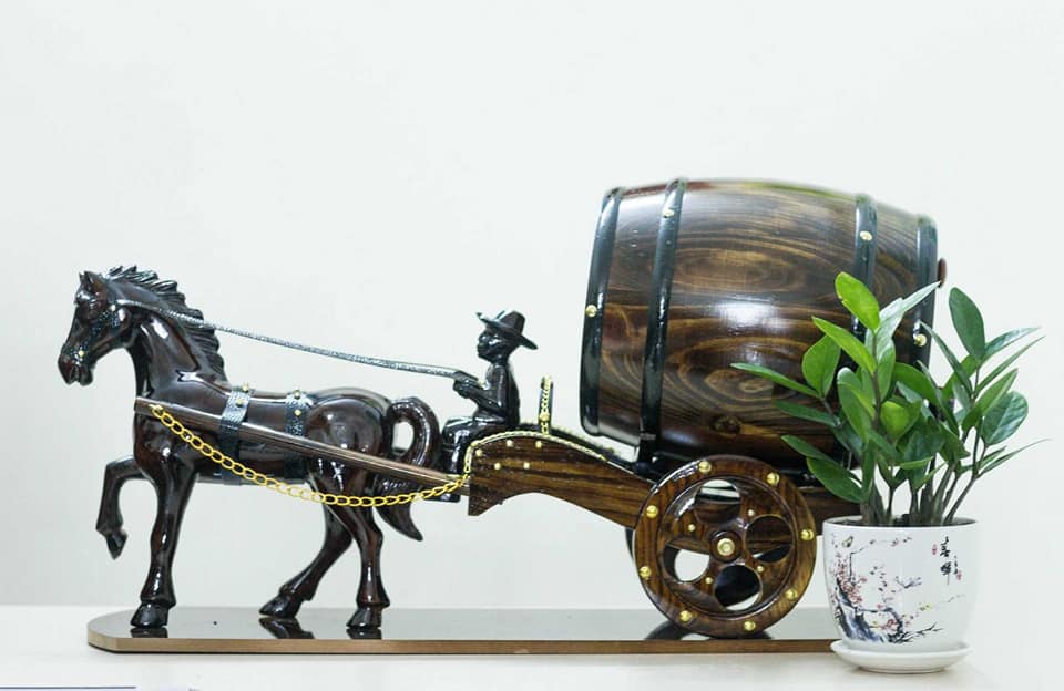 Xe ngựa thần công kéo thùng rượu gỗ | Thùng gỗ Vip Chí Mạnh