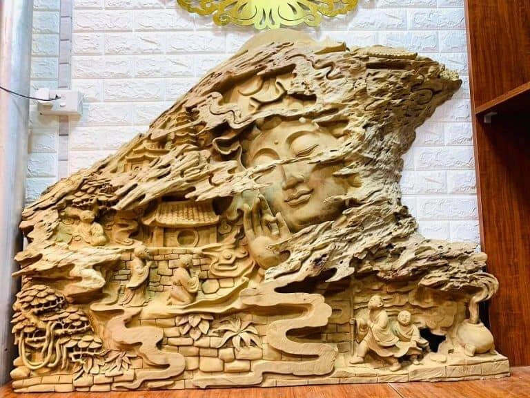 Bức khắc họa Phật trên gỗ Pơmu