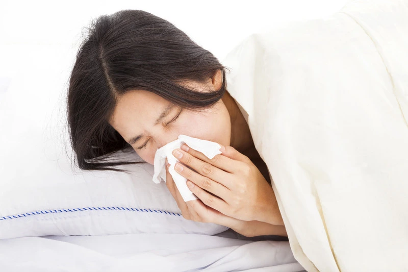 Ngâm chân trong chậu gỗ giảm các triệu chứng cảm cúm và cảm lạnh